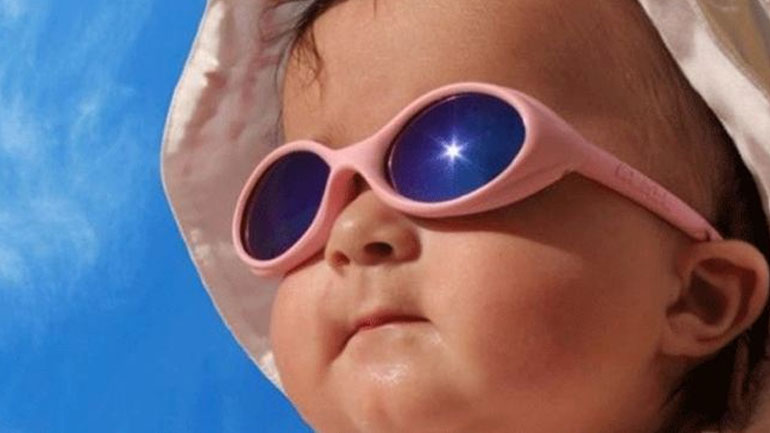 Αγοράστε στο παιδί σας γυαλιά ηλίου!